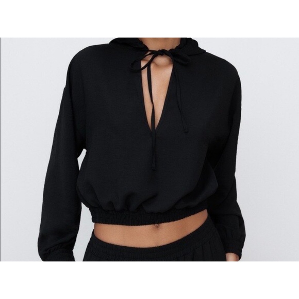 Zara Cropped Hooded Top Women Large Black V-Neck Pullover Blouse Shirt NWOT